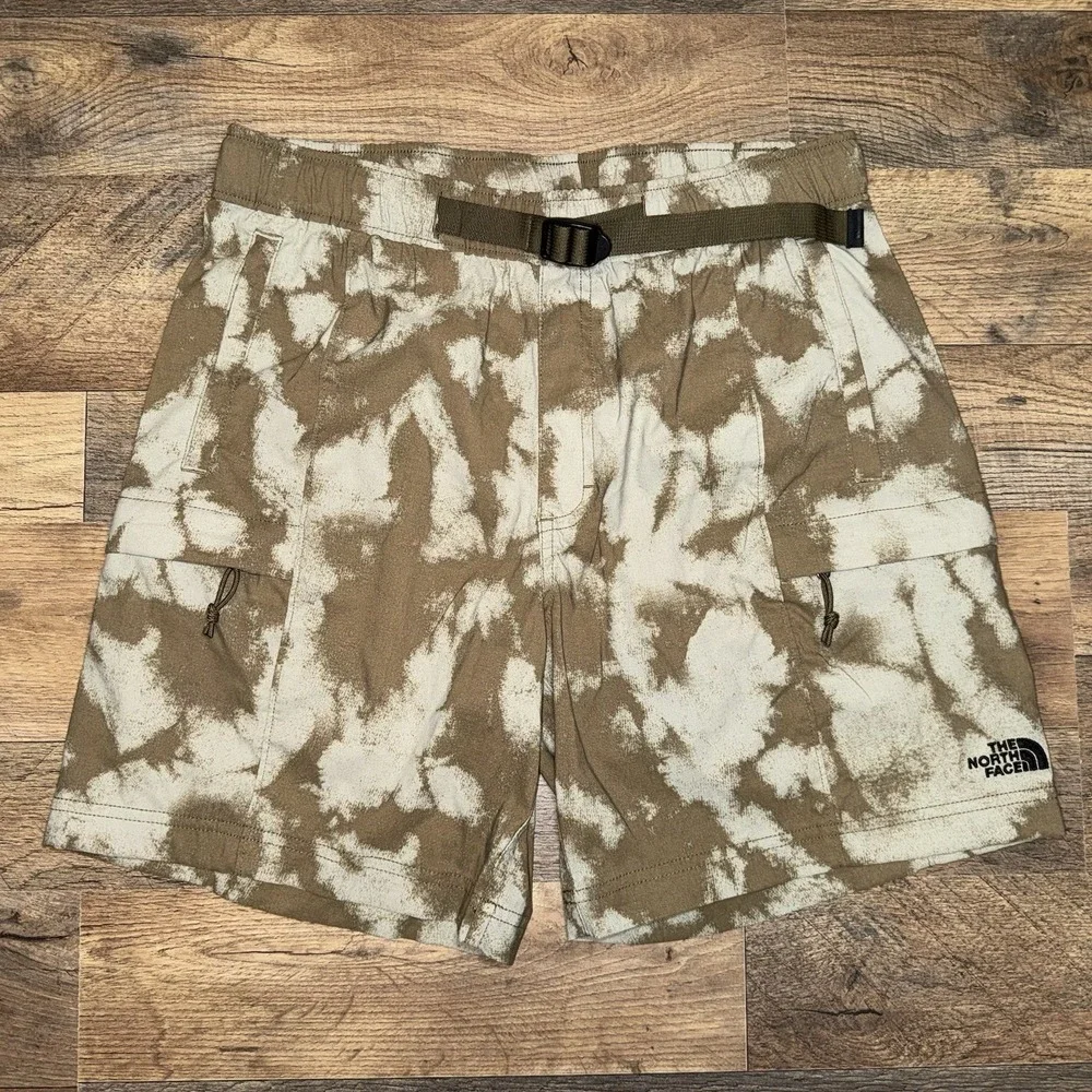 The North Face Shorts Men Size Small Class V Pull-On Camo Print